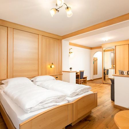 קאנזיי Hotel Pareda מראה חיצוני תמונה